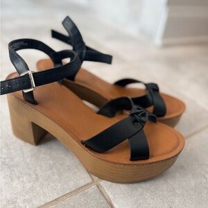 Universal Thread Black and Brown Platform Sandals